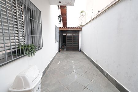 Casa à venda com 250m², 4 quartos e 2 vagasCorredor