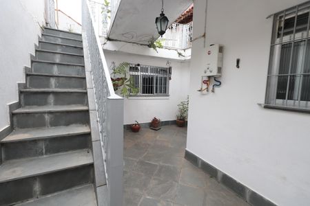 Casa à venda com 250m², 4 quartos e 2 vagasEscada