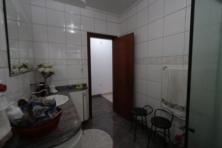 Casa à venda com 250m², 4 quartos e 2 vagasBanheiro