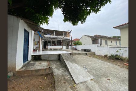Casa à venda com 76m², 1 quarto e 6 vagas Casa à venda com 76m², 1 quarto e 6 vagasQuintal