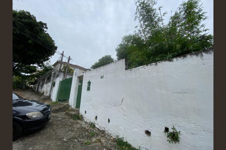 Casa à venda com 76m², 1 quarto e 6 vagas Casa à venda com 76m², 1 quarto e 6 vagasFachada