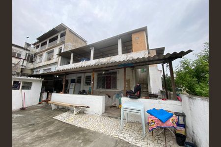 Casa à venda com 76m², 1 quarto e 6 vagas Casa à venda com 76m², 1 quarto e 6 vagasFrente