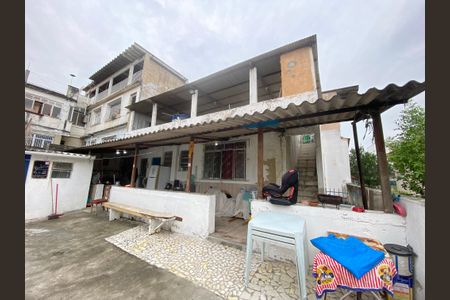 Casa à venda com 76m², 1 quarto e 6 vagas Casa à venda com 76m², 1 quarto e 6 vagasFrente