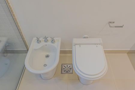 Apartamento à venda com 240m², 4 quartos e 2 vagasBanheiro da Suíte 1