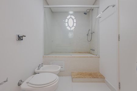 Apartamento à venda com 240m², 4 quartos e 2 vagasBanheiro da Suíte 2