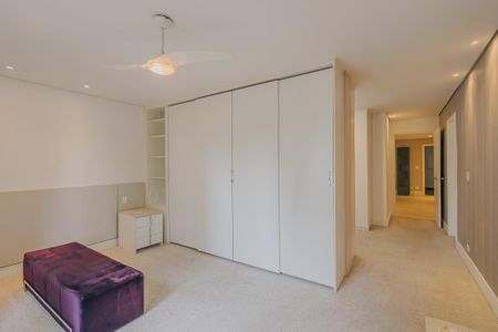 Apartamento à venda com 240m², 4 quartos e 2 vagasSuíte 2