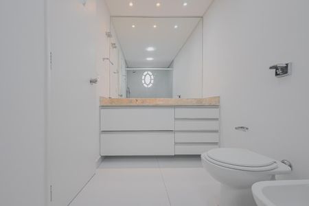 Apartamento à venda com 240m², 4 quartos e 2 vagasBanheiro da Suíte 2