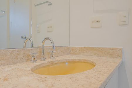 Apartamento à venda com 240m², 4 quartos e 2 vagasBanheiro da Suíte 1