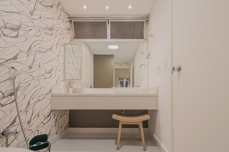 Apartamento à venda com 240m², 4 quartos e 2 vagasLavabo