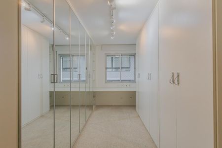 Apartamento à venda com 240m², 4 quartos e 2 vagasCloset da suíte 2