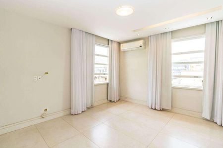 Apartamento à venda com 205m², 3 quartos e 1 vaga