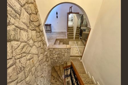 Casa à venda com 160m², 4 quartos e 1 vagaEscada