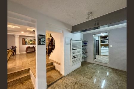Corredor de casa à venda com 4 quartos, 160m² em Copacabana, Rio de Janeiro