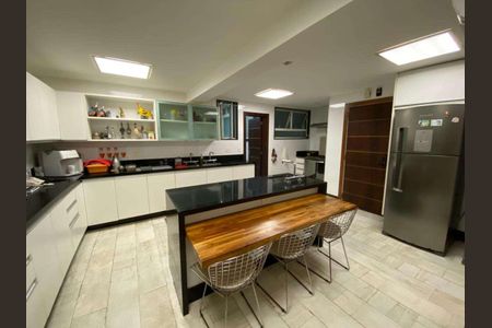 Apartamento à venda com 340m², 4 quartos e 1 vaga