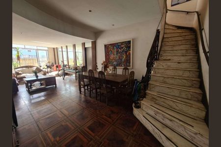 Apartamento à venda com 302m², 5 quartos e 1 vaga