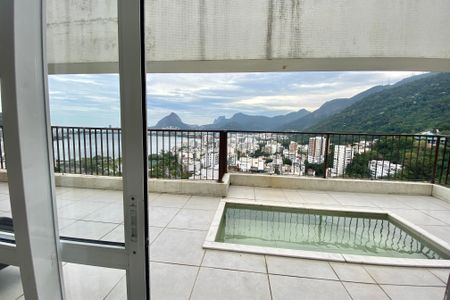 Apartamento à venda com 240m², 3 quartos e 1 vagaPiscina