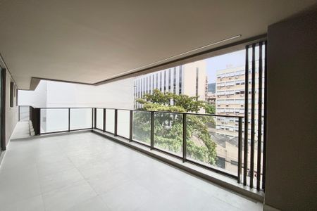 Apartamento à venda com 147m², 3 quartos e 2 vagas Apartamento à venda com 147m², 3 quartos e 2 vagasVaranda