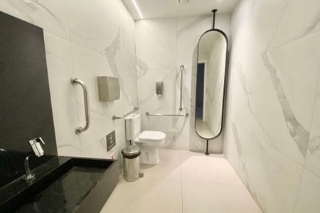 Apartamento à venda com 147m², 3 quartos e 2 vagas Apartamento à venda com 147m², 3 quartos e 2 vagasÁrea comum banheiro