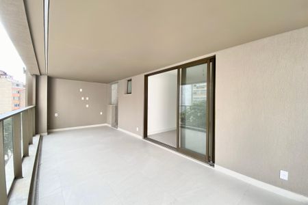 Apartamento à venda com 147m², 3 quartos e 2 vagas Apartamento à venda com 147m², 3 quartos e 2 vagasVaranda