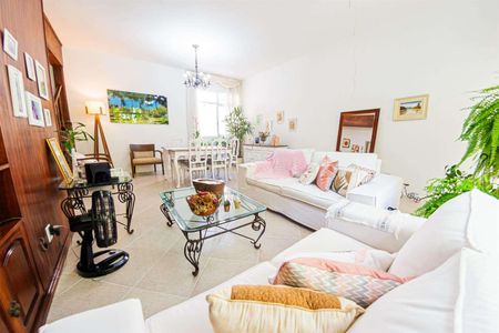 Casa à venda com 157m², 4 quartos e 2 vagas