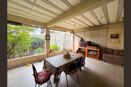 Casa à venda com 220m², 2 quartos e 4 vagas Casa à venda com 220m², 2 quartos e 4 vagasárea de lazer