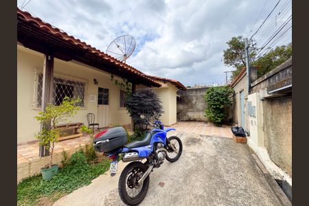 Casa à venda com 220m², 2 quartos e 4 vagas Casa à venda com 220m², 2 quartos e 4 vagasFachada