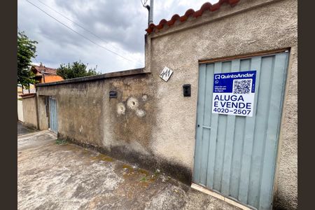 Casa à venda com 220m², 2 quartos e 4 vagas Casa à venda com 220m², 2 quartos e 4 vagasPlaca