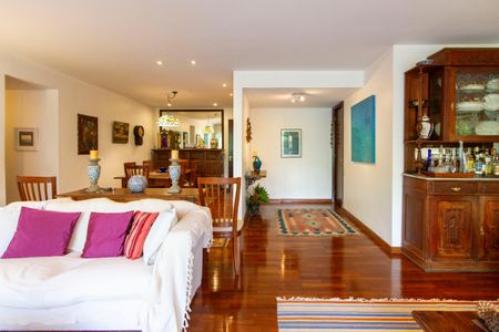 Apartamento à venda com 166m², 4 quartos e 1 vaga Apartamento à venda com 166m², 4 quartos e 1 vagaSala