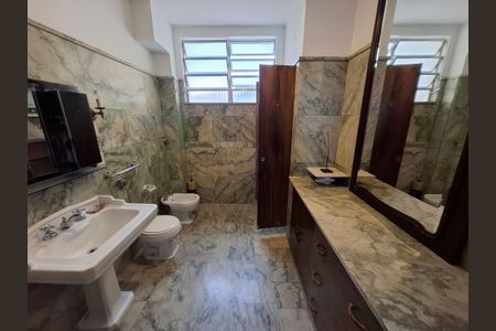 Apartamento à venda com 400m², 5 quartos e 2 vagasBanheiro da Suíte 1