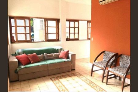 Casa à venda com 130m², 4 quartos e sem vaga