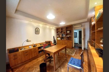 Casa à venda com 740m², 4 quartos e 2 vagas