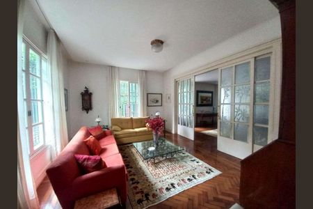 Casa à venda com 740m², 4 quartos e 2 vagas