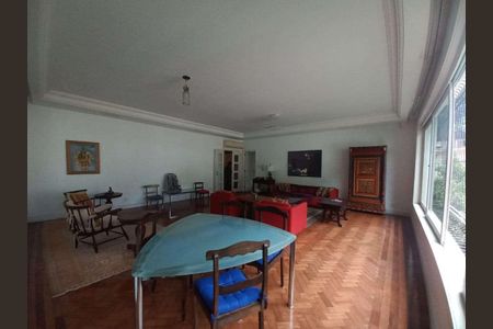 Casa à venda com 740m², 4 quartos e 2 vagas