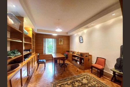 Casa à venda com 740m², 4 quartos e 2 vagas