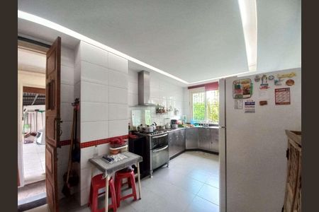 Casa à venda com 740m², 4 quartos e 2 vagas