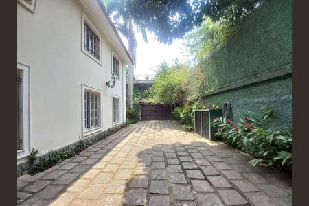 Casa à venda com 740m², 4 quartos e 2 vagas