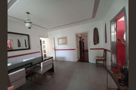 Casa à venda com 740m², 4 quartos e 2 vagas