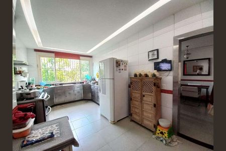 Casa à venda com 740m², 4 quartos e 2 vagas