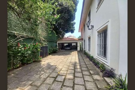 Casa à venda com 740m², 4 quartos e 2 vagas