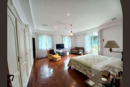 Casa à venda com 740m², 4 quartos e 2 vagas