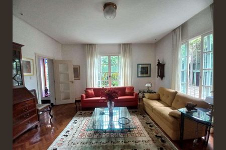 Casa à venda com 740m², 4 quartos e 2 vagas