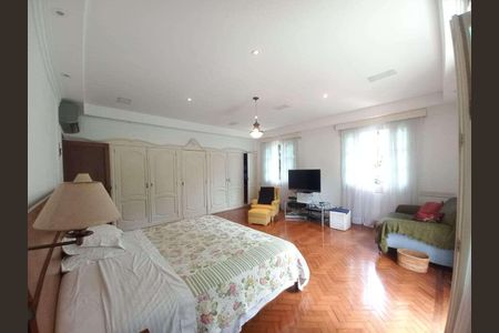 Casa à venda com 740m², 4 quartos e 2 vagas