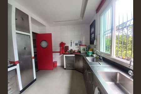 Casa à venda com 740m², 4 quartos e 2 vagas