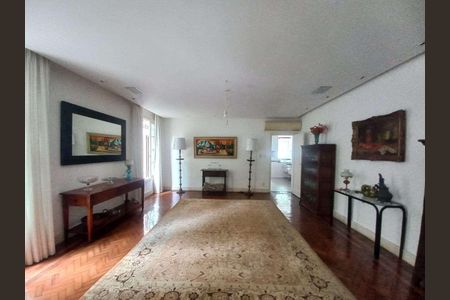 Casa à venda com 740m², 4 quartos e 2 vagas