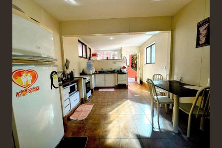 Casa à venda com 410m², 4 quartos e 2 vagas