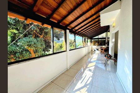 Casa à venda com 410m², 4 quartos e 2 vagas