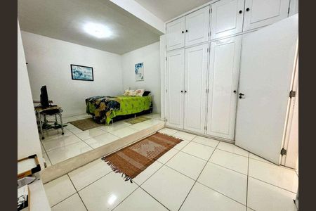 Casa à venda com 410m², 4 quartos e 2 vagas