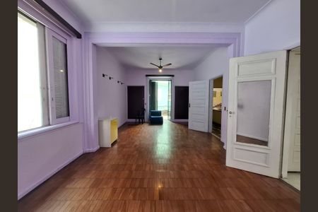 Casa à venda com 240m², 3 quartos e 2 vagasSuíte