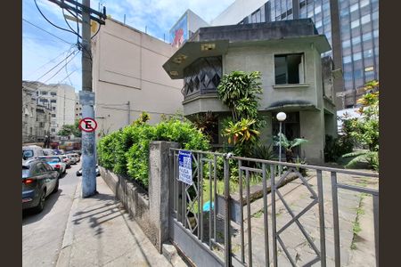 Casa à venda com 240m², 3 quartos e 2 vagasFachada