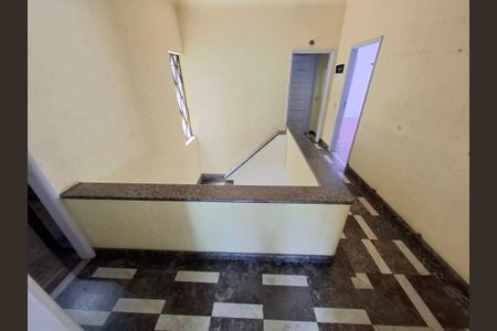 Casa à venda com 240m², 3 quartos e 2 vagasEscada